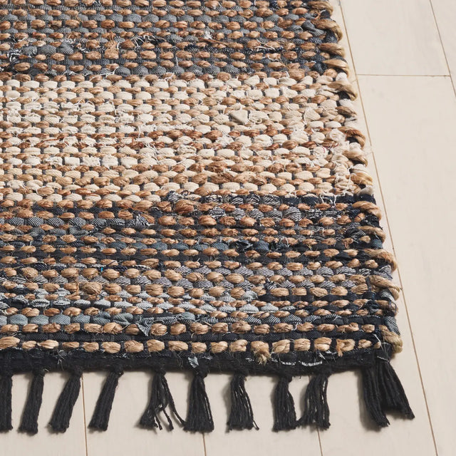 Safavieh Cape Cod 4'-0" x 6'-0" Rug in Navy / Beige