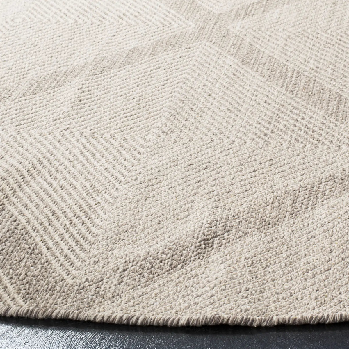 Safavieh Montauk 6'-0" x 6'-0" Rug in Grey