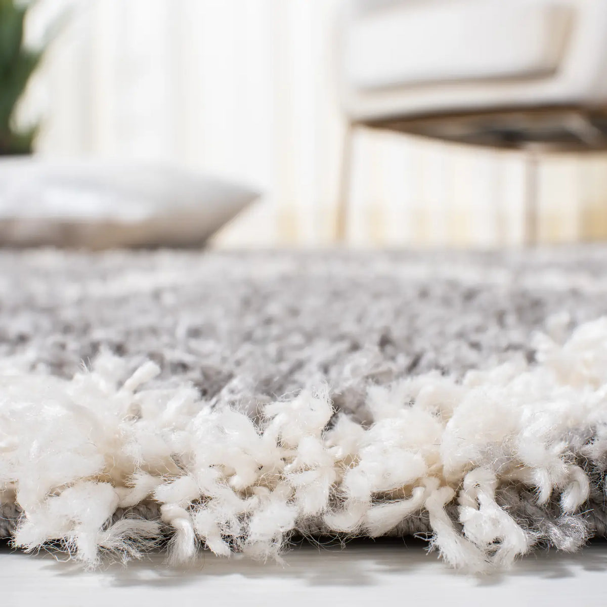 Safavieh Venus Shag 500 4'-0" x 6'-0" Rug in Grey / Ivory