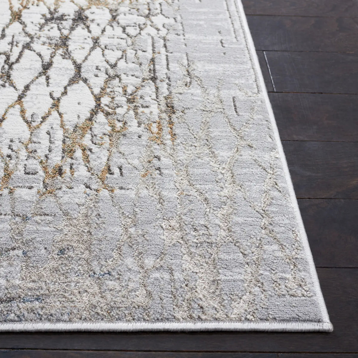 Safavieh Bel Air 4'-5" x 6'-5" Rug in Beige / Gold