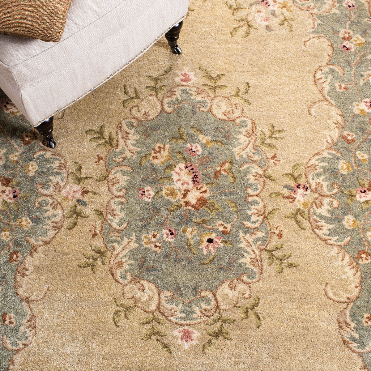 Safavieh Bergama brg166a Ivory / Light Blue Rugs