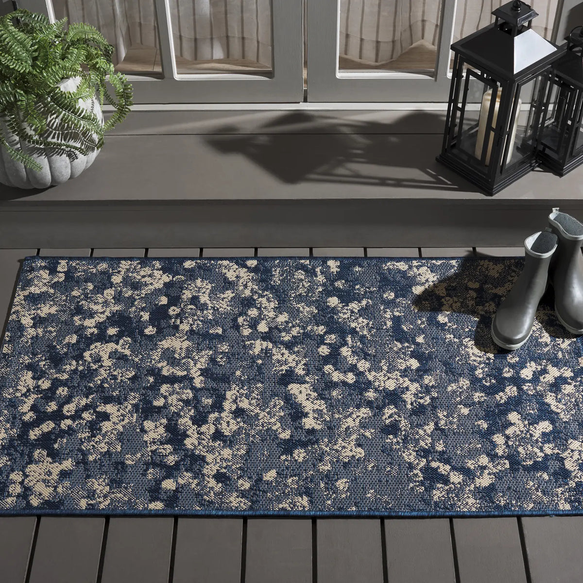 Safavieh Courtyard 2'-7" x 5'-0" Rug in Navy / Beige