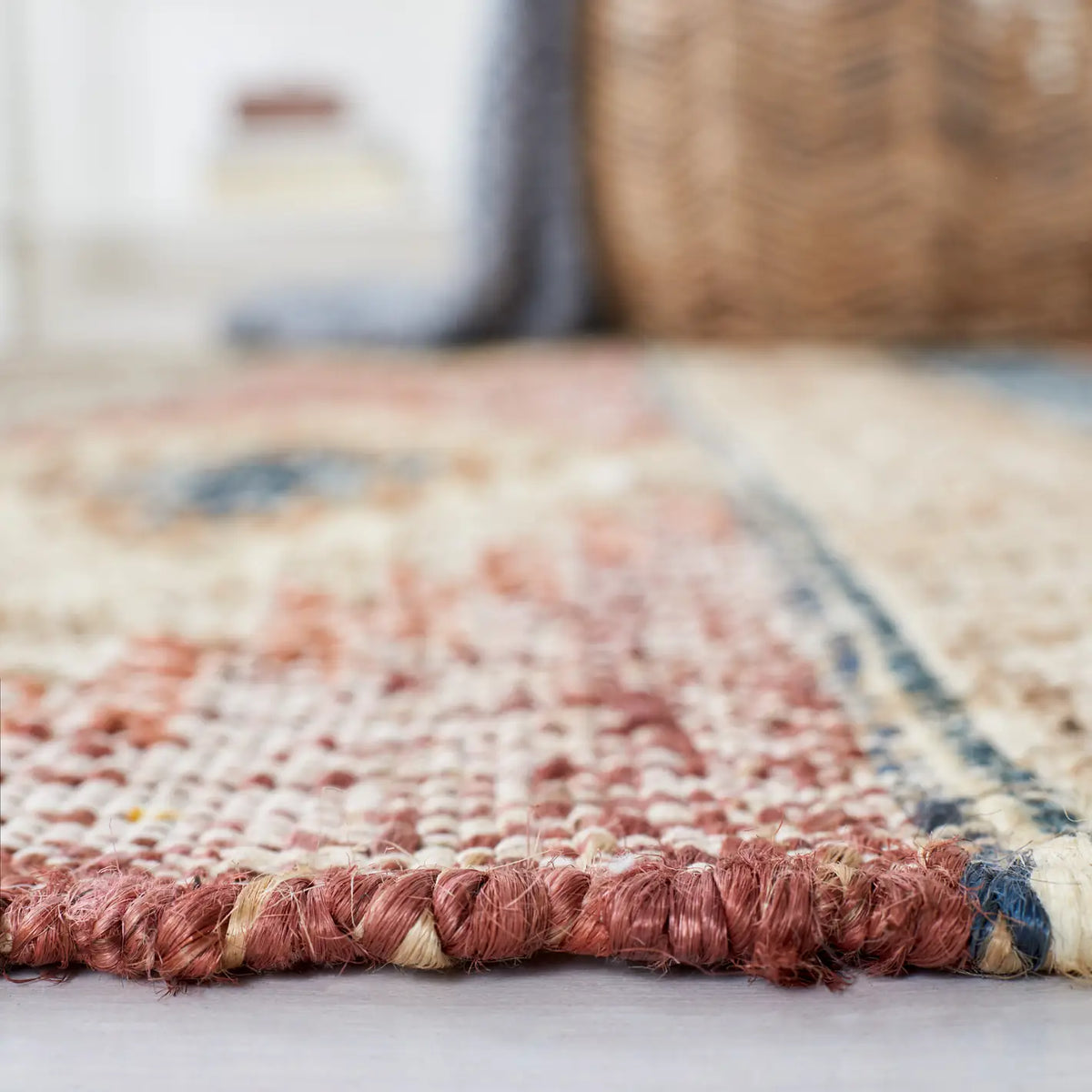 Safavieh Kilim 4'-0" x 6'-0" Rug in Blue / Rust
