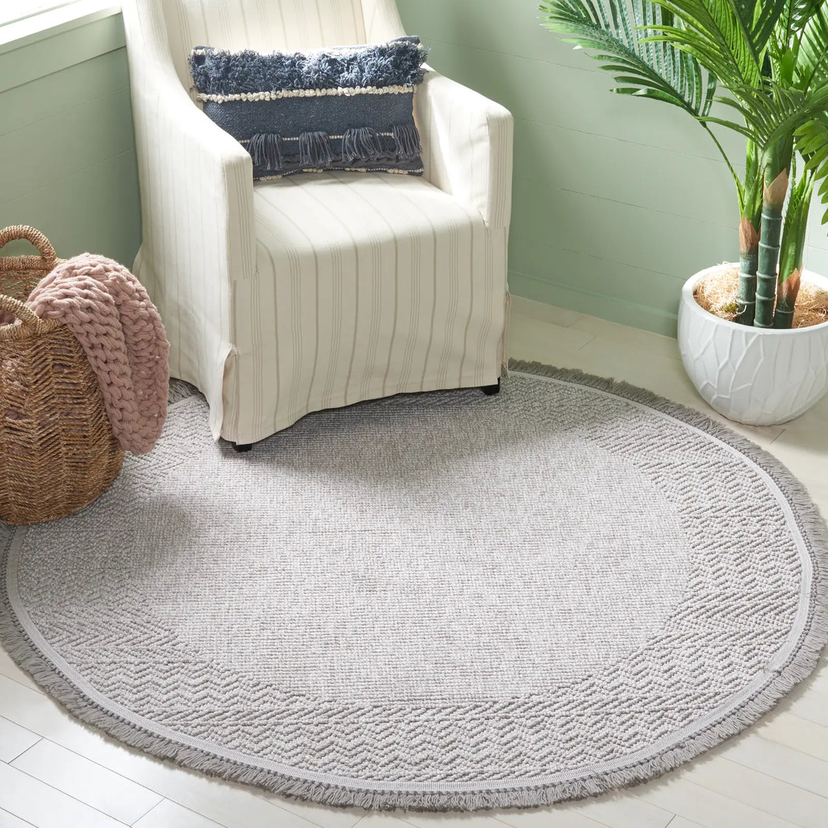 Safavieh Camden 5'-3" x 5'-3" Rug in Grey