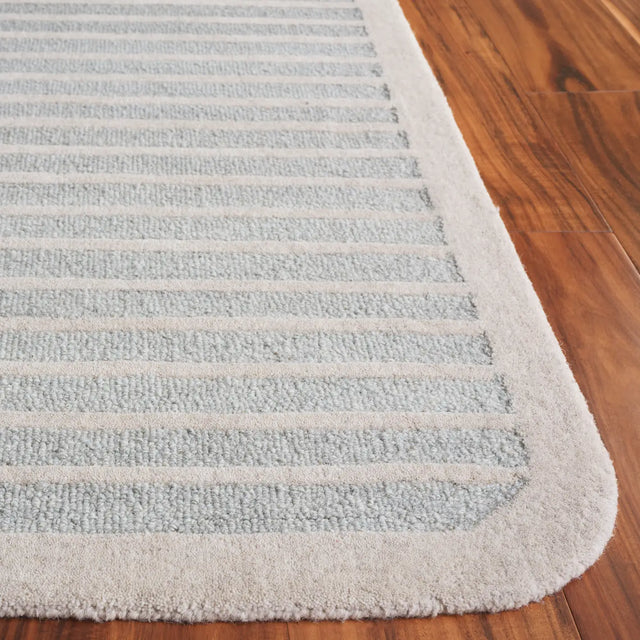 Safavieh Ebony 4'-0" x 6'-0" Rug in Light Blue / Ivory
