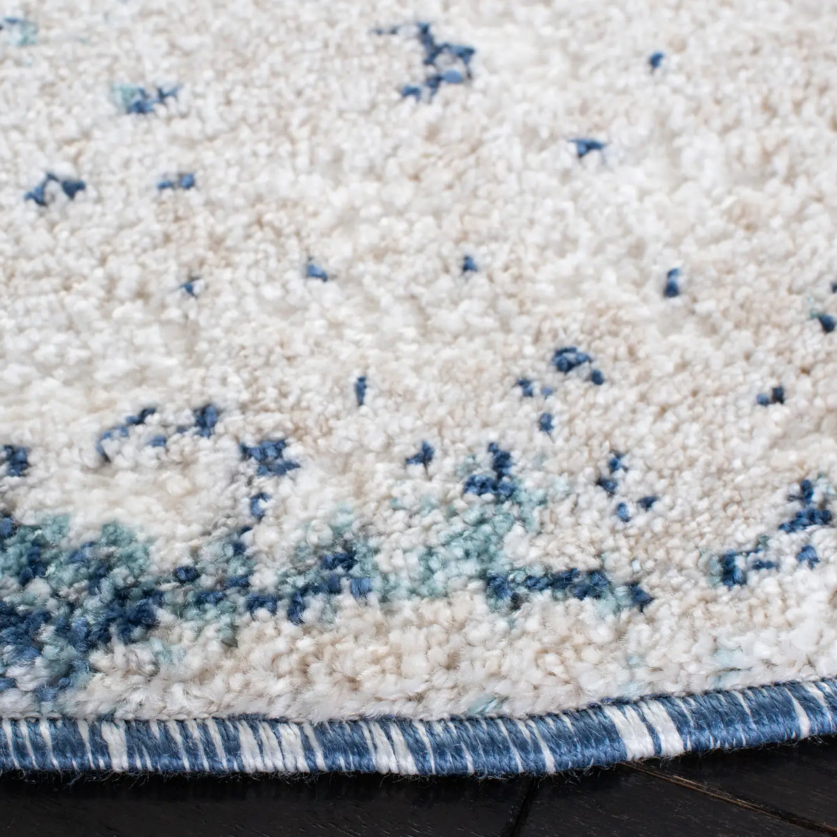Safavieh Aston 6'-7" x 6'-7" Rug in Ivory / Blue