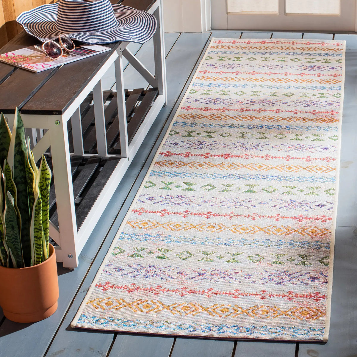 Safavieh Summer 2'-0" x 8'-0" Rug in Ivory / Blue