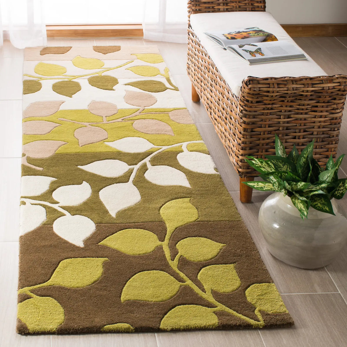 Safavieh Soho 2'-6" x 8'-0" Rug in Green / Beige