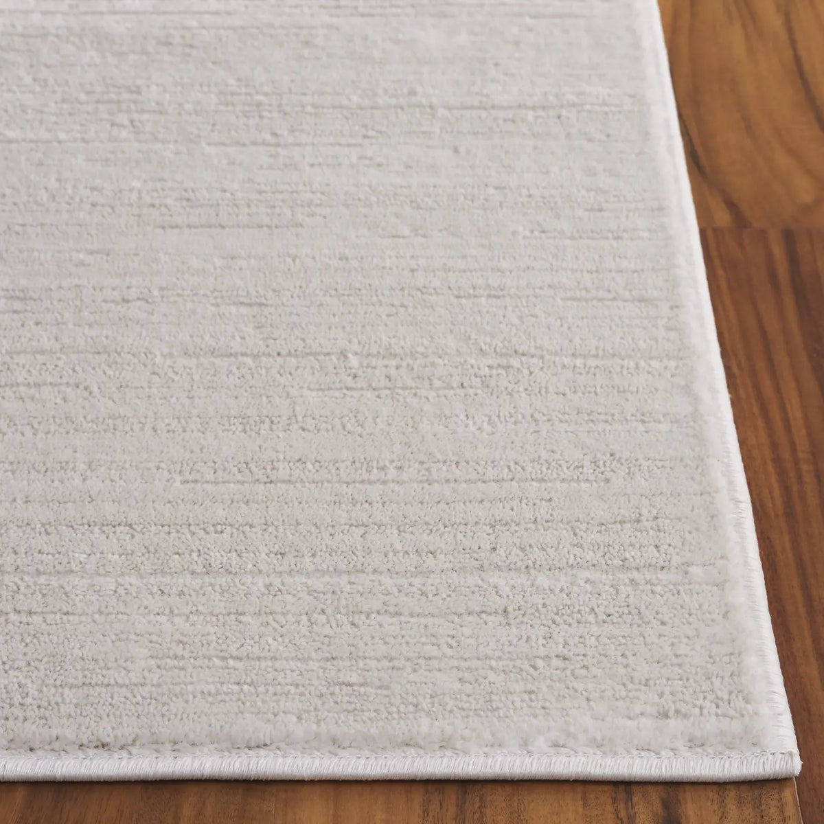 Safavieh Whisper 4'-0" x 6'-0" Rug in Ivory / Taupe