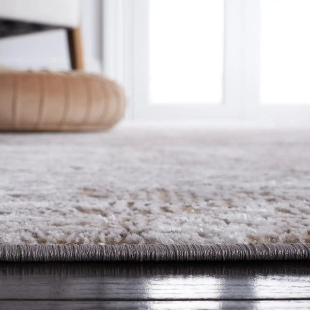 Safavieh Amelia 4'-5" x 6'-5" Rug in Beige / Grey