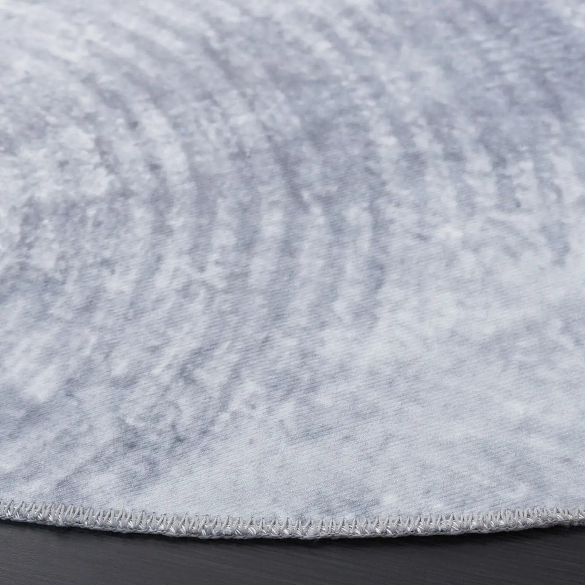Safavieh Malibu 6'-0" x 6'-0" Rug in Grey