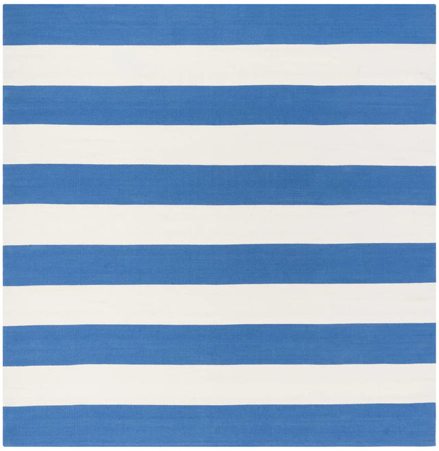 Safavieh Montauk 6'-0" x 6'-0" Rug in Blue / Ivory