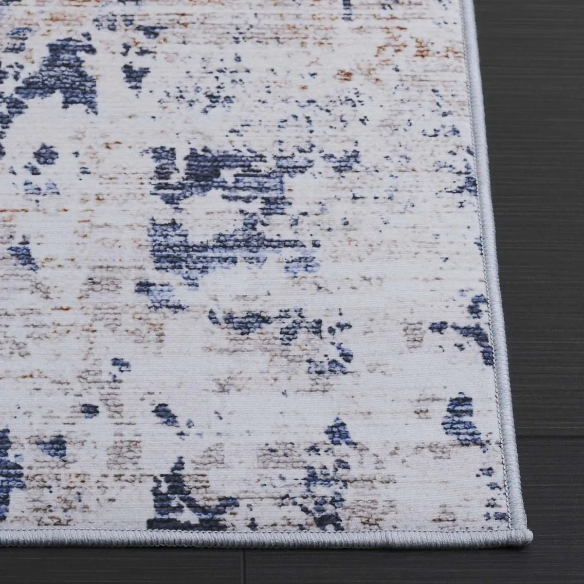 Safavieh Tacoma 4'-0" x 6'-0" Rug in Beige / Blue
