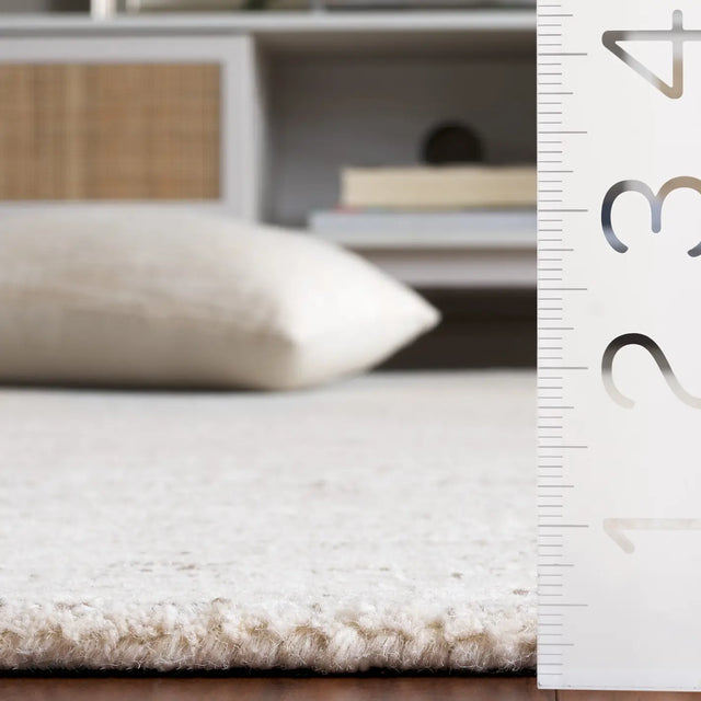 Safavieh Abstract 4'-0" x 6'-0" Rug in Ivory / Taupe