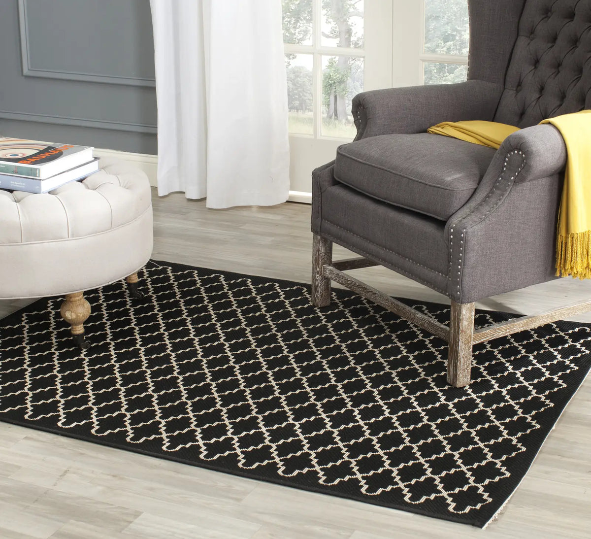 Safavieh Courtyard 4'-0" x 5'-7" Rug in Black / Beige