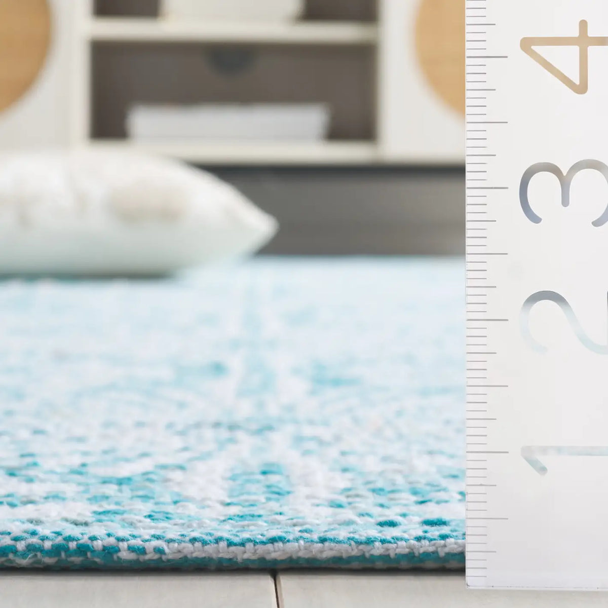 Safavieh Montauk 5'-0" x 8'-0" Rug in Aqua / Ivory