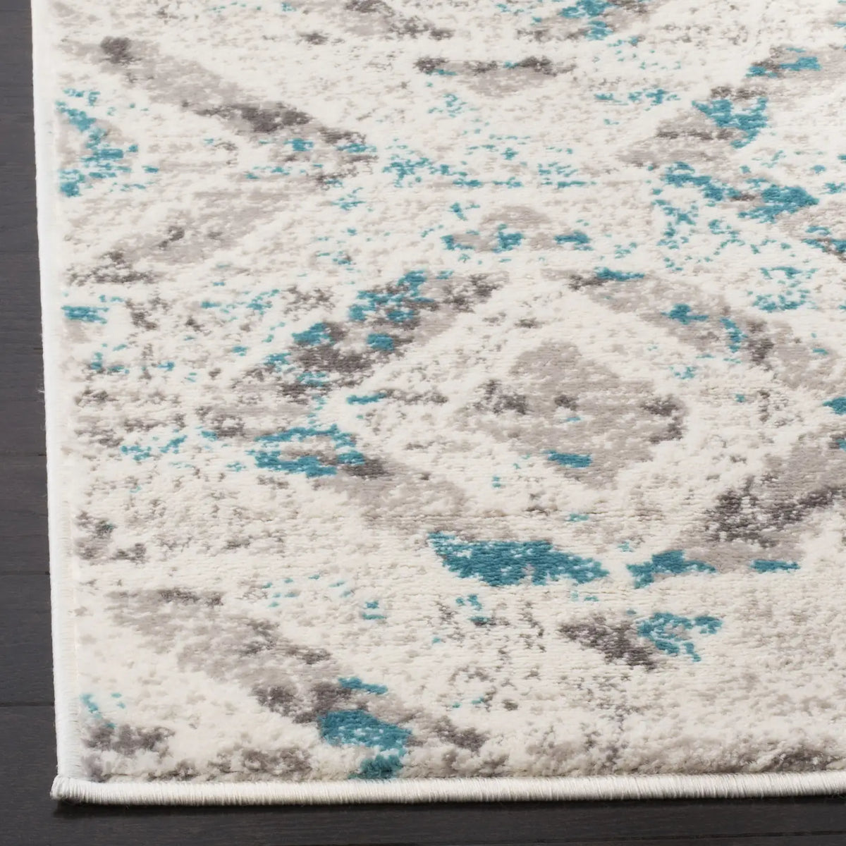 Safavieh Skyler 4'-0" x 6'-0" Rug in Ivory / Blue