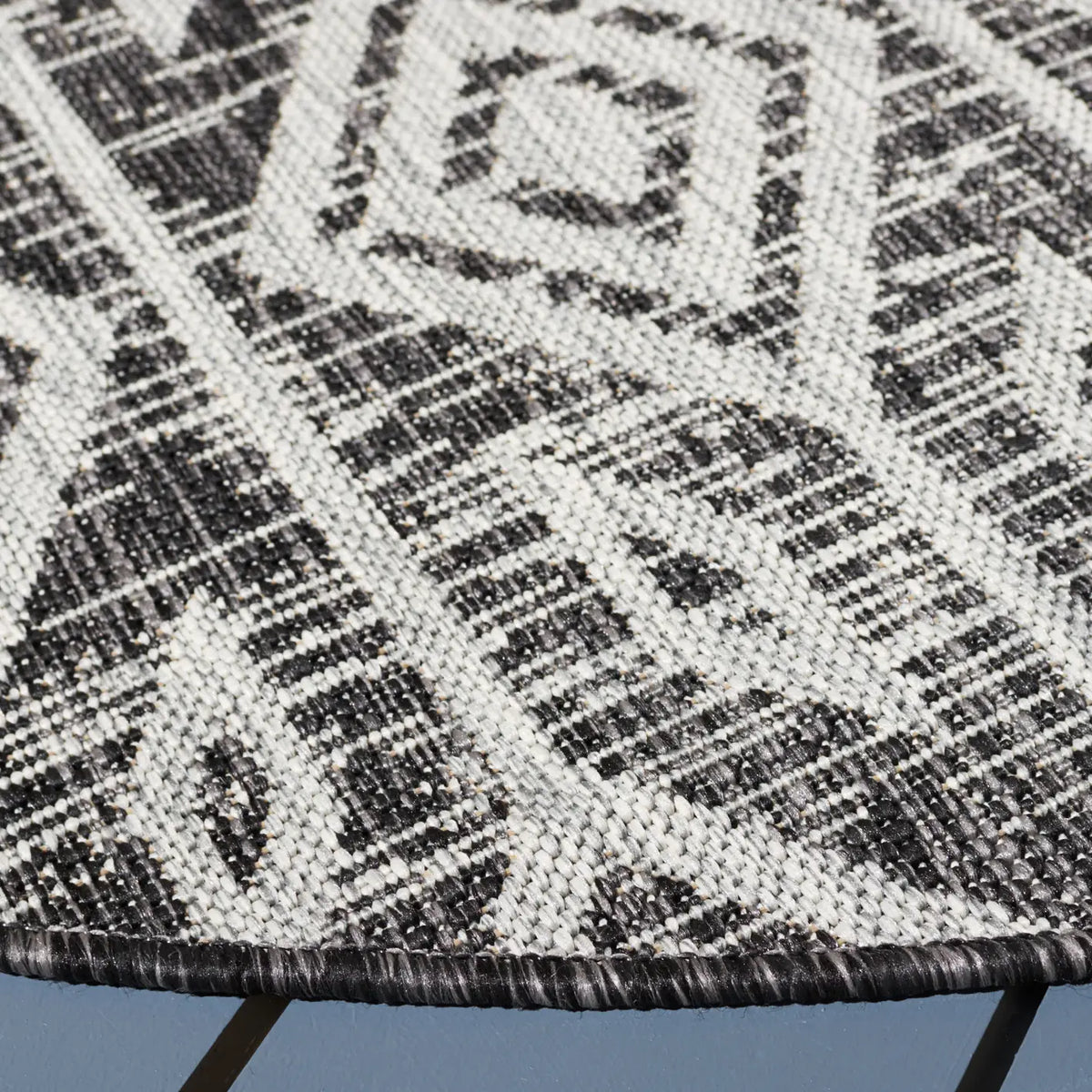 Safavieh Courtyard 6'-7" x 6'-7" Rug in Black / Grey