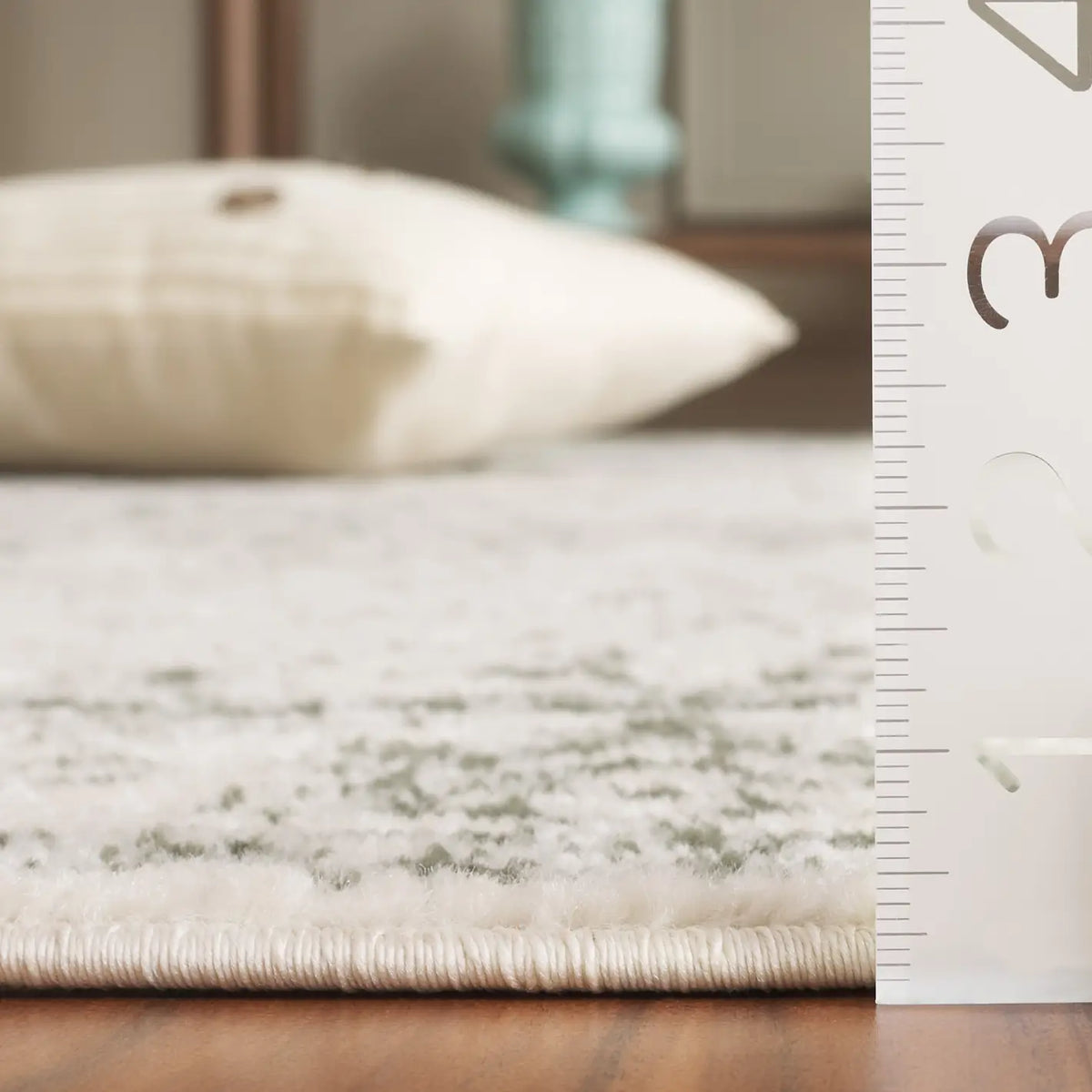 Safavieh Adirondack 4'-0" x 6'-0" Rug in Ivory / Dark Green