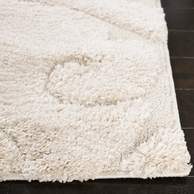Safavieh Florida Shag 5'-3" x 7'-6" Rug in Creme / Creme