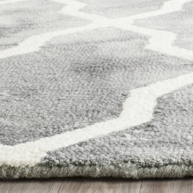Safavieh Dip Dye 2'-3" x 6'-0" Rug in Grey / Ivory