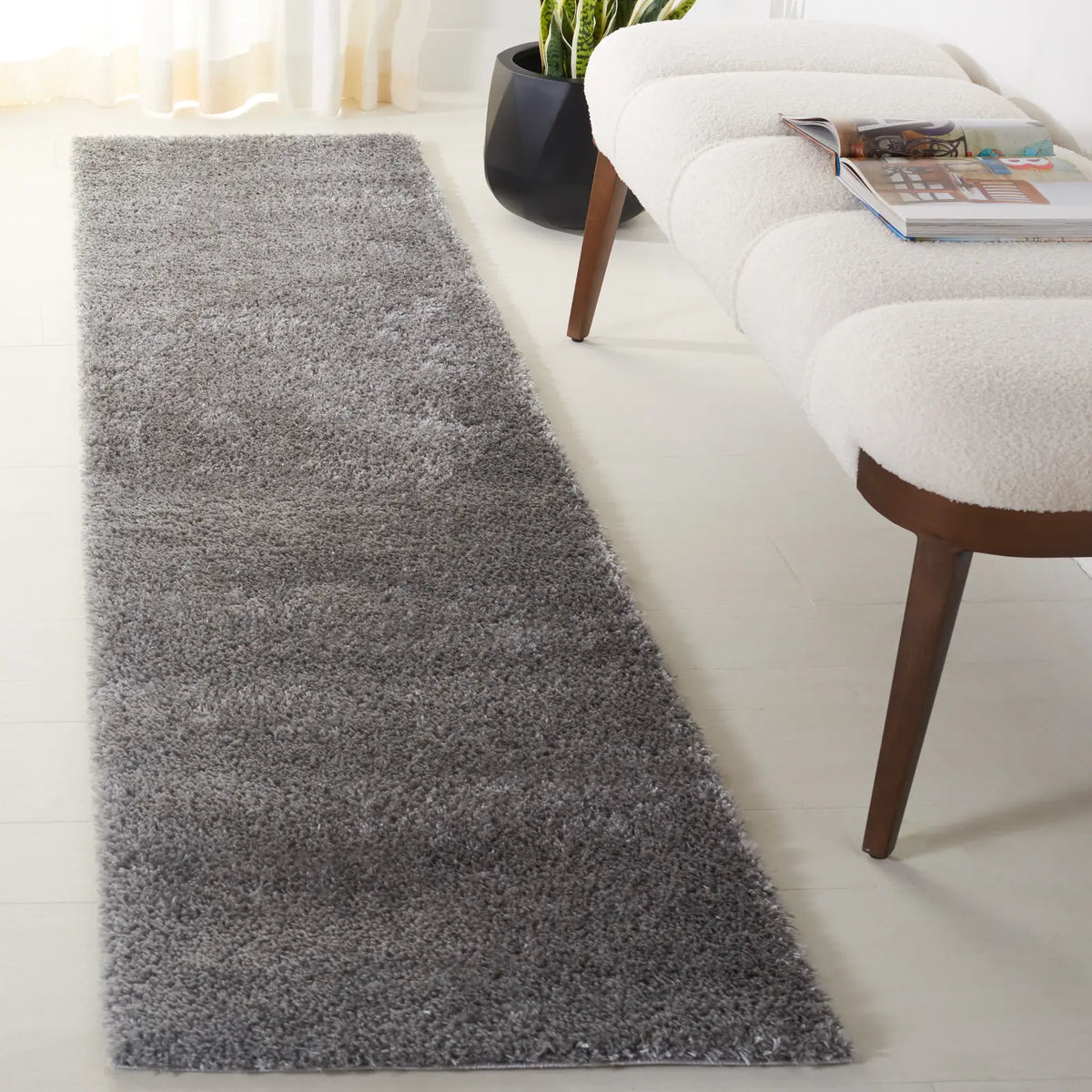Safavieh Penelope Shag 2'-0" x 8'-0" Rug in Grey