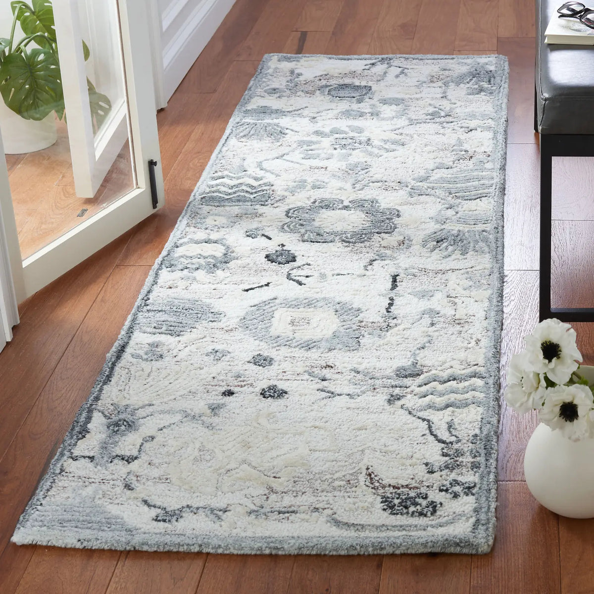 Safavieh Glamour 2'-3" x 8'-0" Rug in Light Brown / Grey