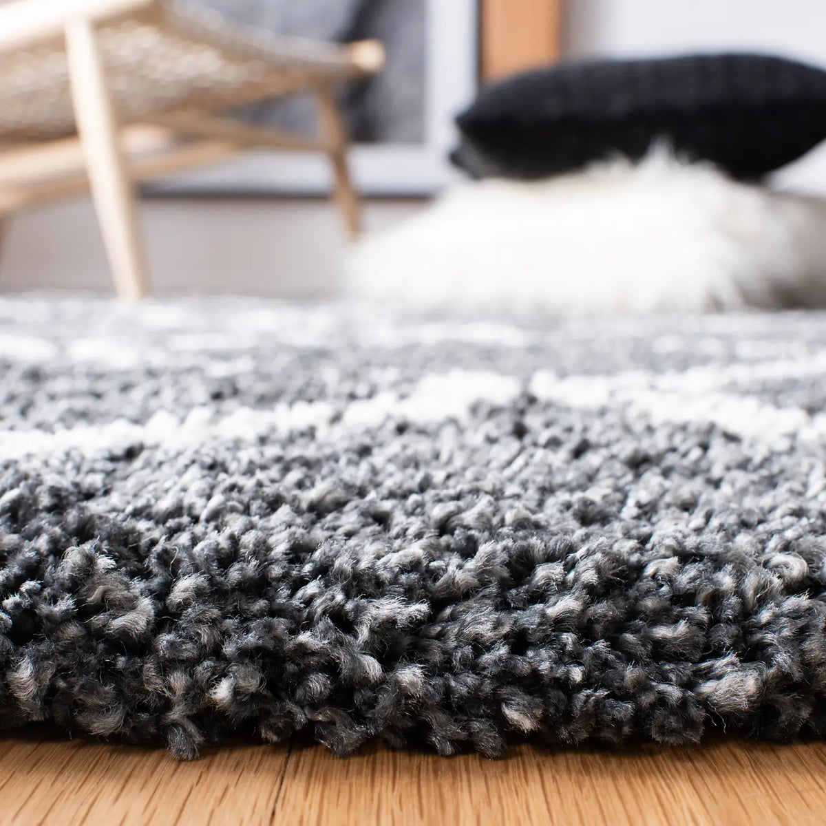 Safavieh Hudson Shag 4'-0" x 6'-0" Rug in Dark Grey / Ivory