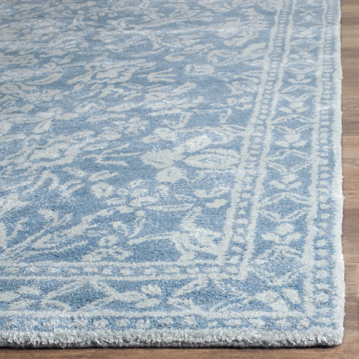 Safavieh Martha Stewart 5'-0" x 8'-0" Rug in Blue / Ivory