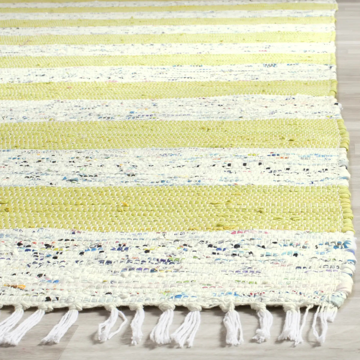 Safavieh Montauk 8'-0" x 10'-0" Rug in Ivory / Light Green