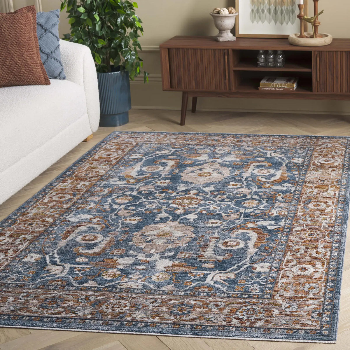 Safavieh Heirloom 700 4'-0" x 6'-0" Rug in Blue / Rust