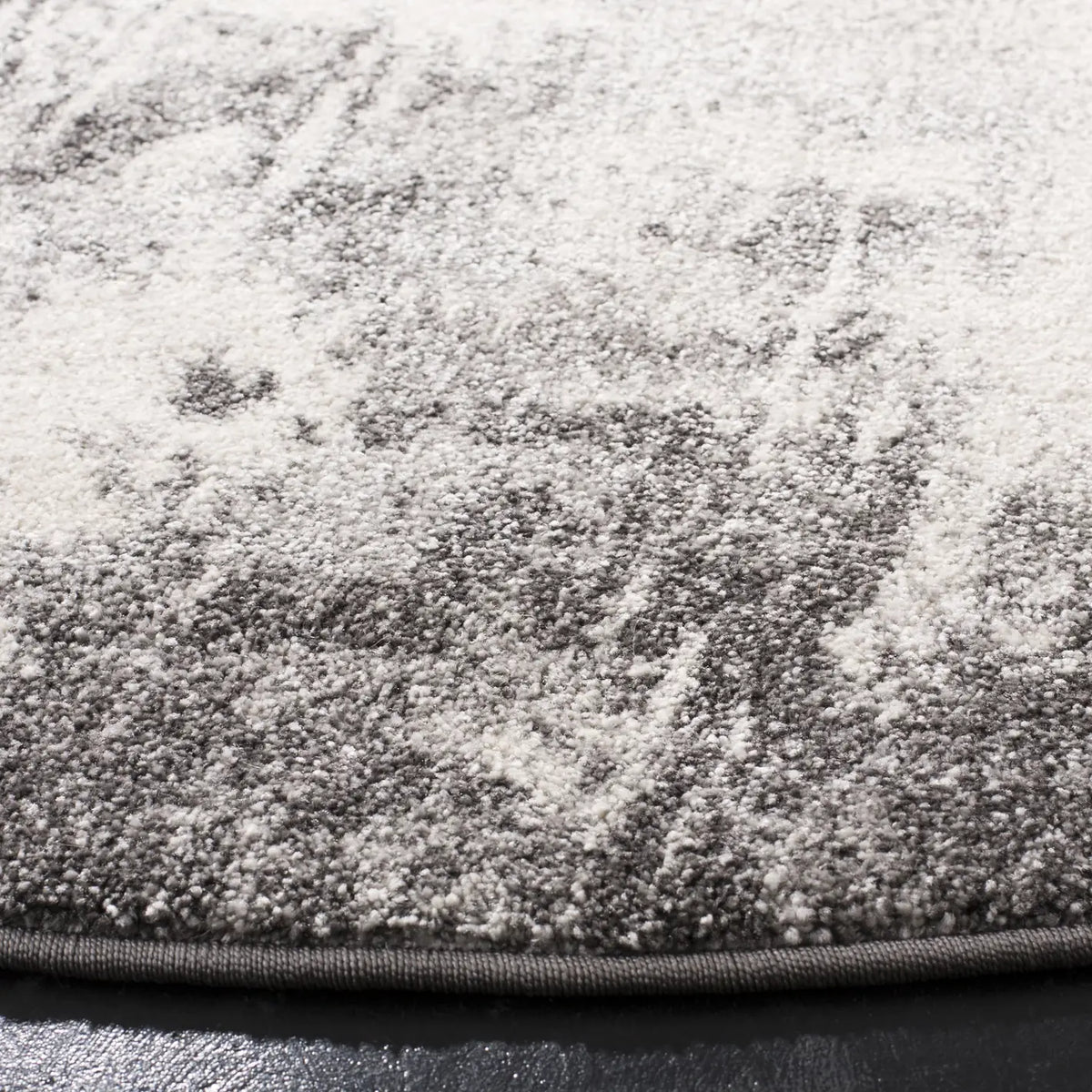 Safavieh Spirit 100 6'-7" x 6'-7" Rug in Dark Grey / Ivory