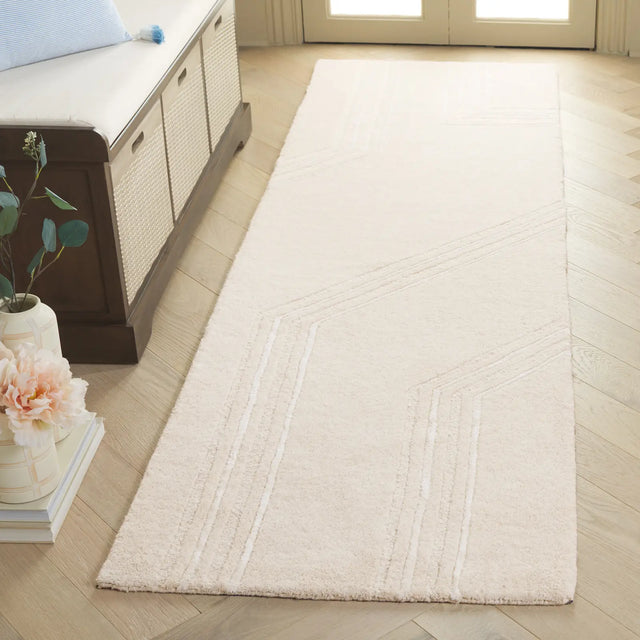 Safavieh Soho 2'-3" x 8'-0" Rug in Beige / Ivory