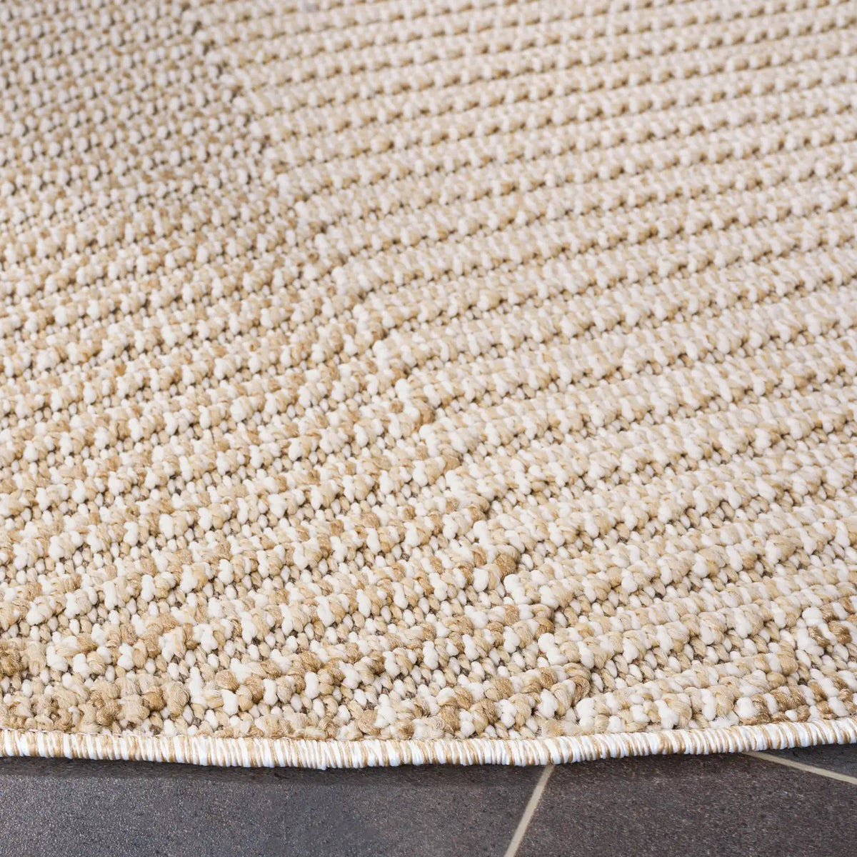 Safavieh Global 6'-7" x 6'-7" Rug in Beige / Ivory