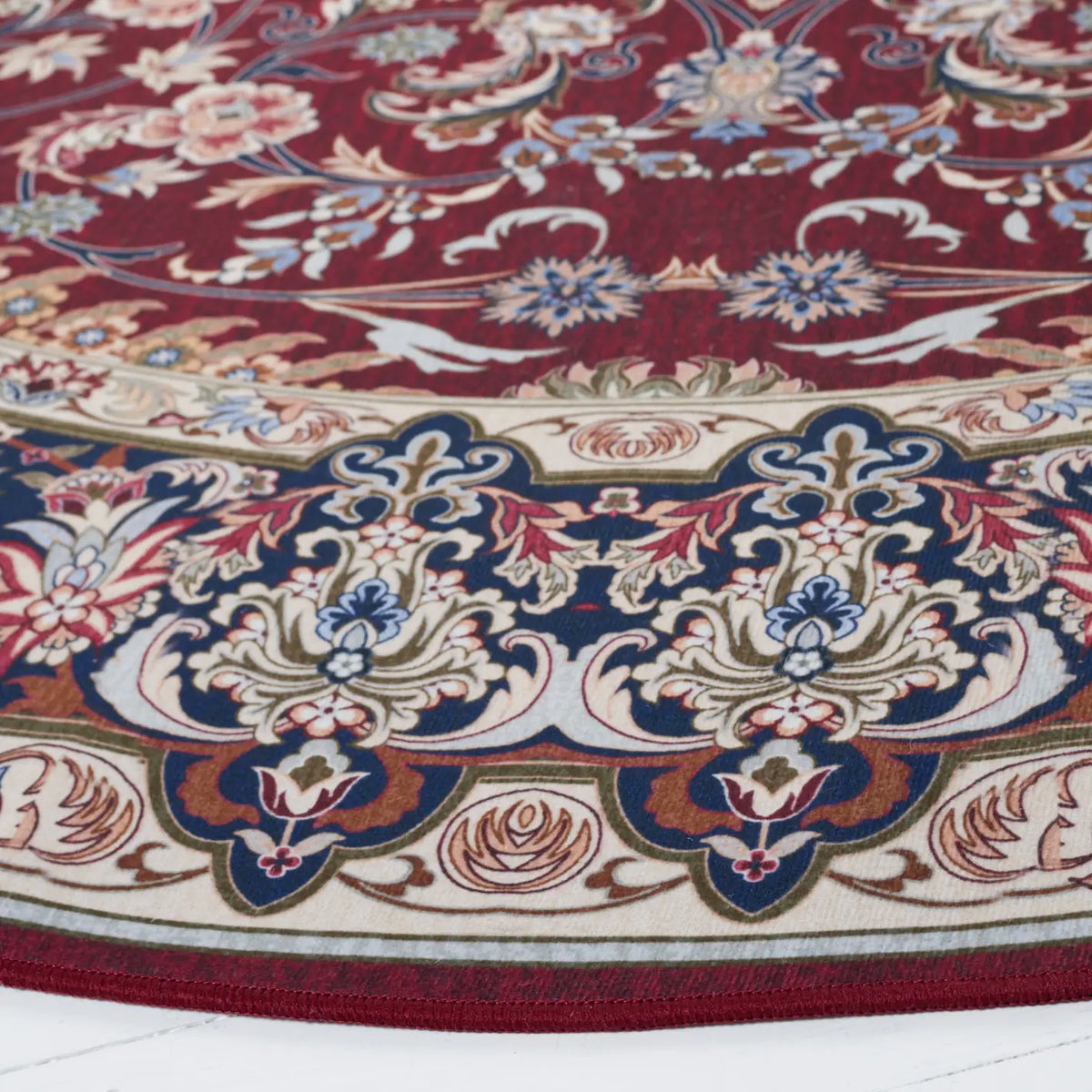Safavieh Tucson 6'-0" x 6'-0" Rug in Red / Navy