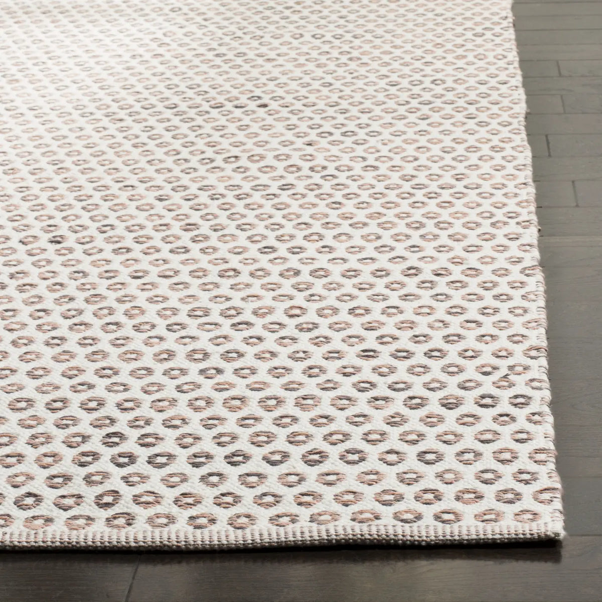 Safavieh Montauk 5'-0" x 8'-0" Rug in Charcoal/Peach / Ivory
