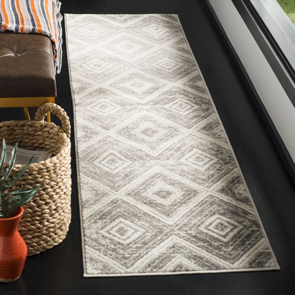 Safavieh Skyler 2'-0" x 14'-0" Rug in Grey / Ivory