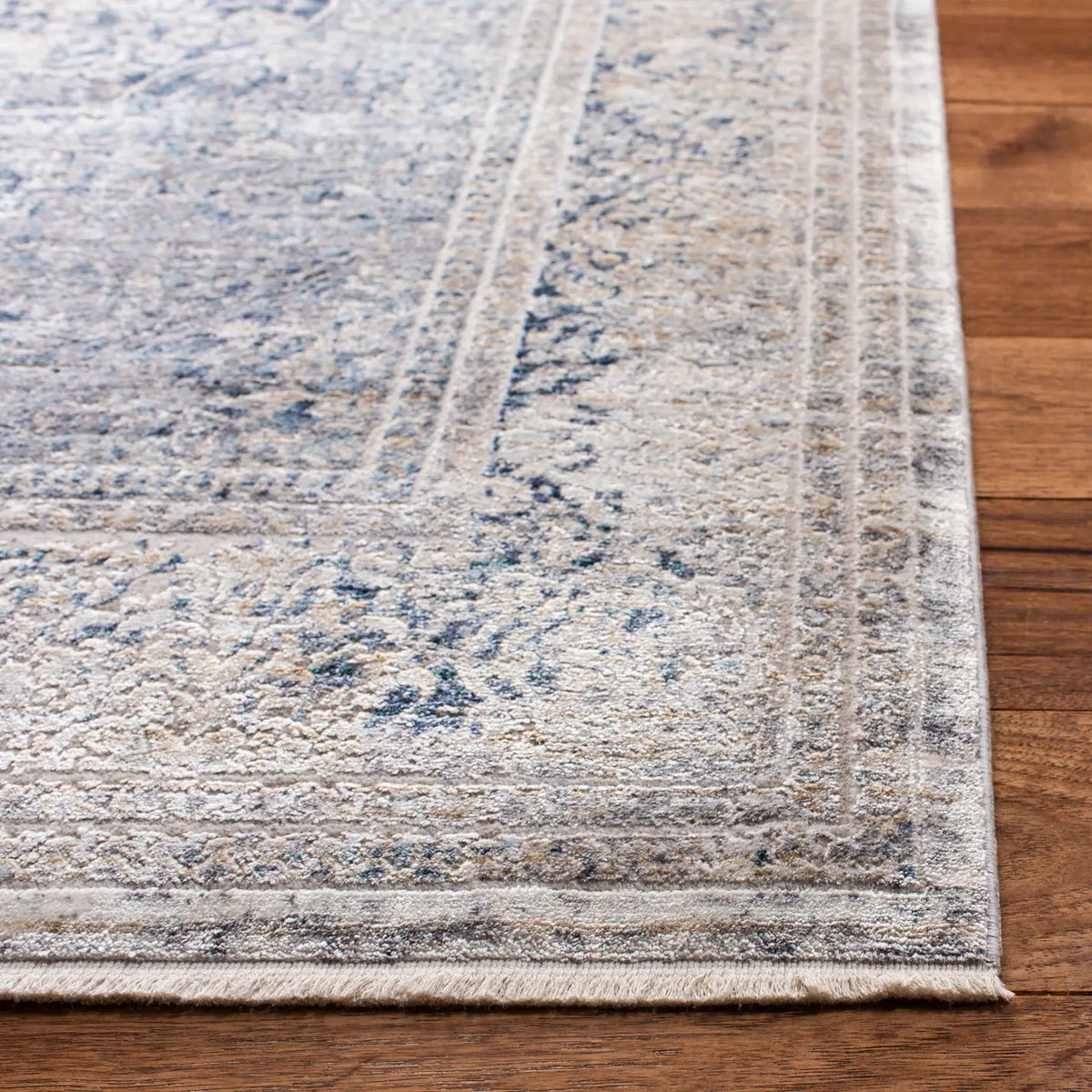 Safavieh Dream 5'-0" x 8'-0" Rug in Blue / Grey