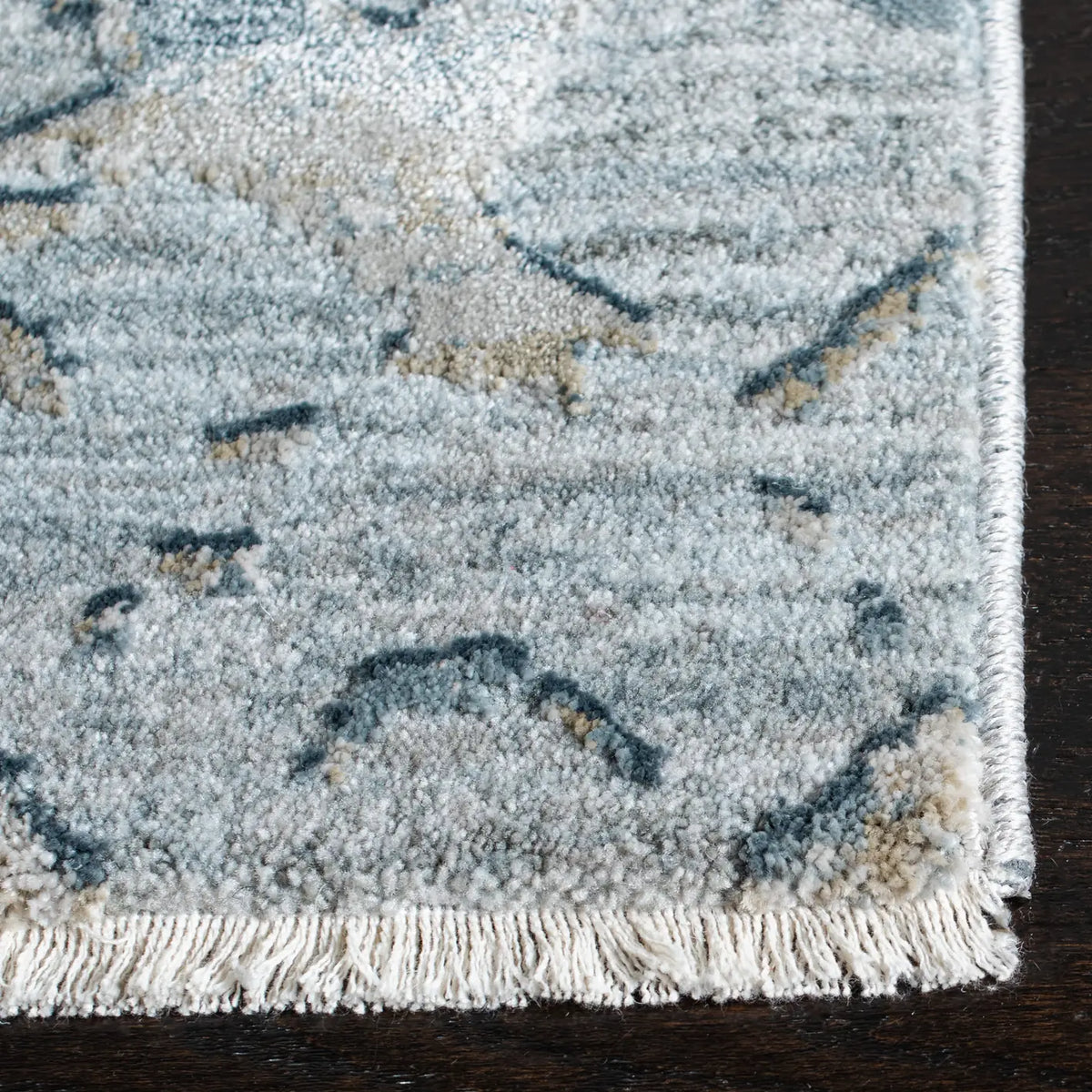 Safavieh Valencia 4'-0" x 6'-2" Rug in Light Blue / Grey