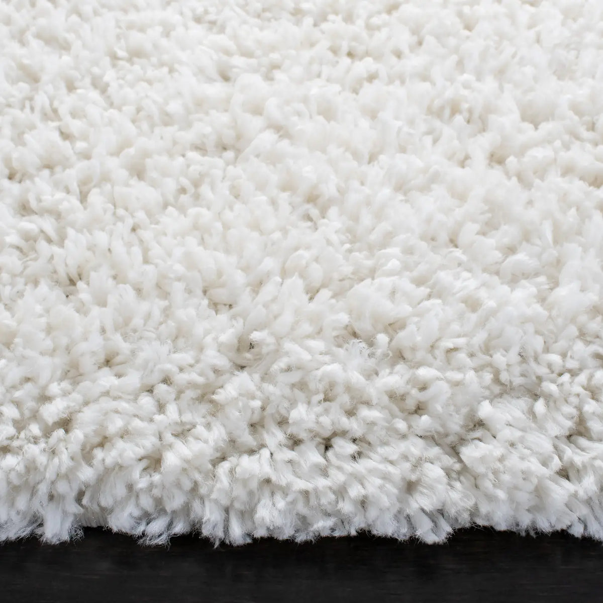 Safavieh August Shag 5'-0" x 5'-0" Rug in Ivory