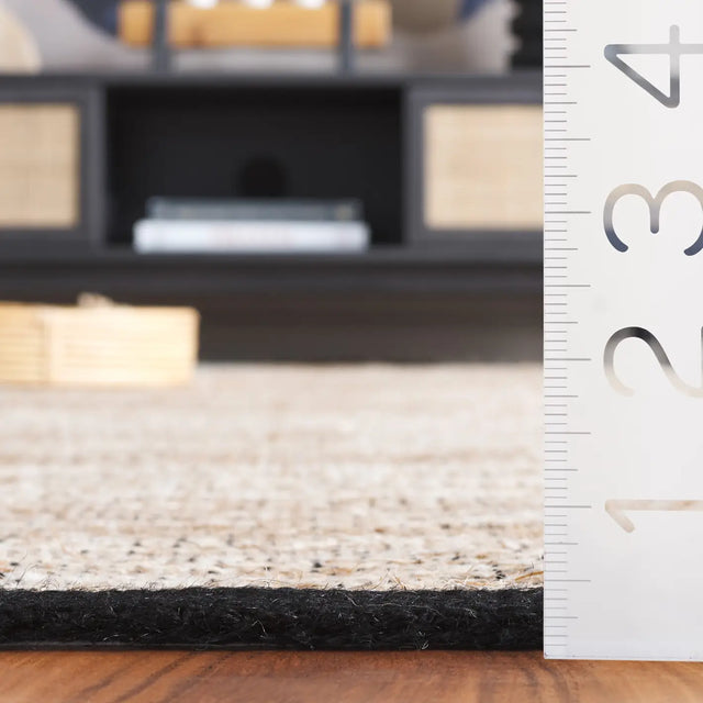 Safavieh Natural Fiber 4'-0" x 6'-0" Rug in Natural / Grey