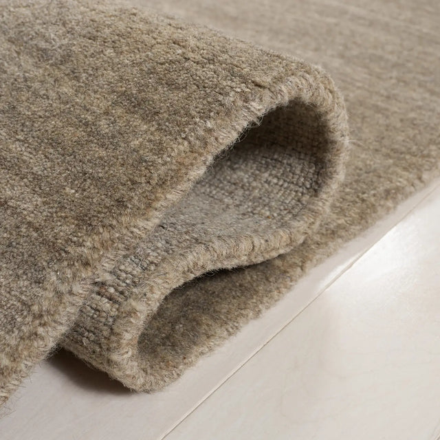 Safavieh Himalaya 5'-0" x 8'-0" Rug in Taupe