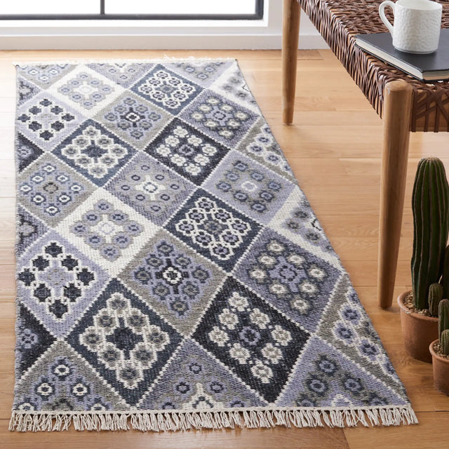 Safavieh Kilim 2'-3" x 7'-0" Rug in Black / Grey