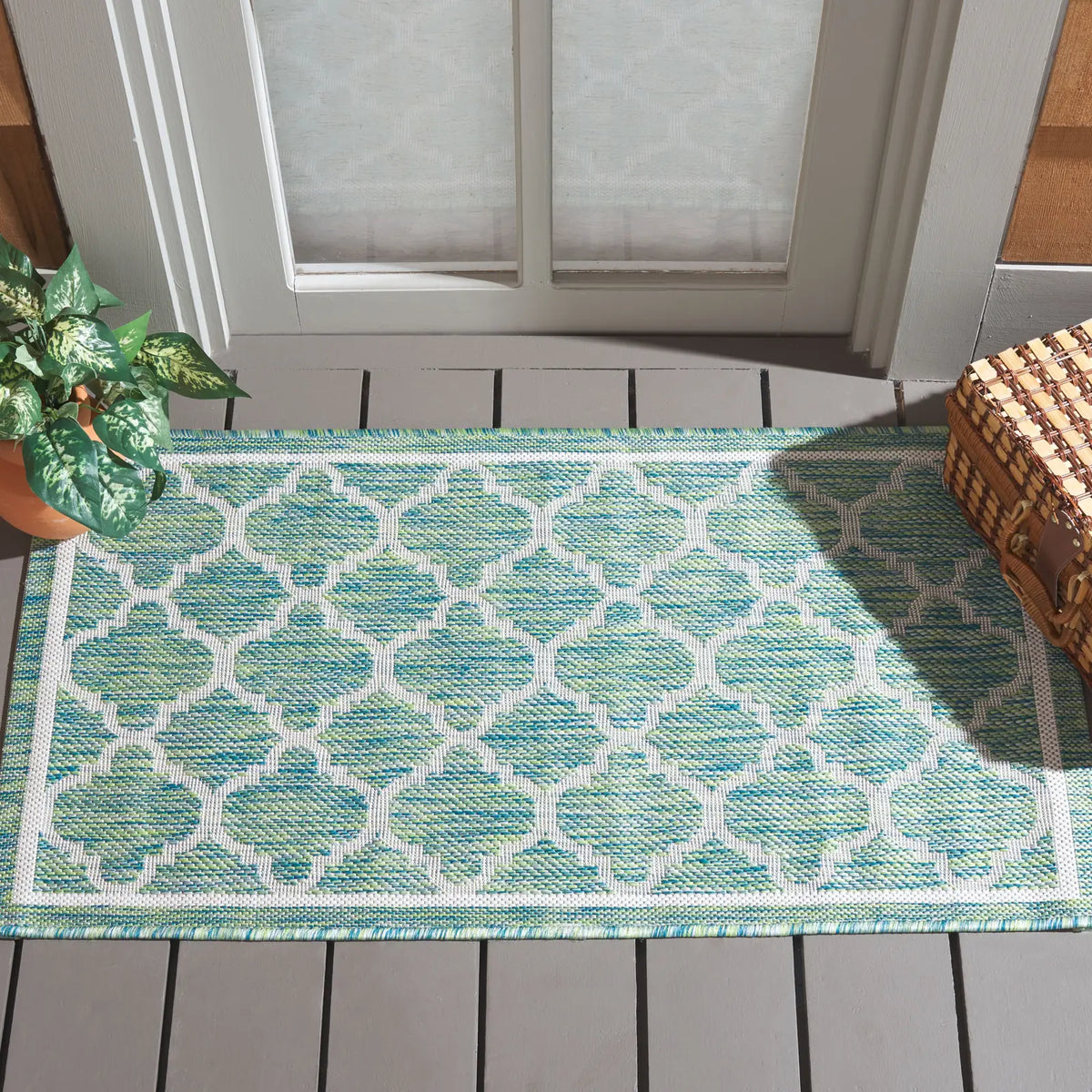 Safavieh Courtyard 2'-0" x 3'-7" Rug in Green / Ivory