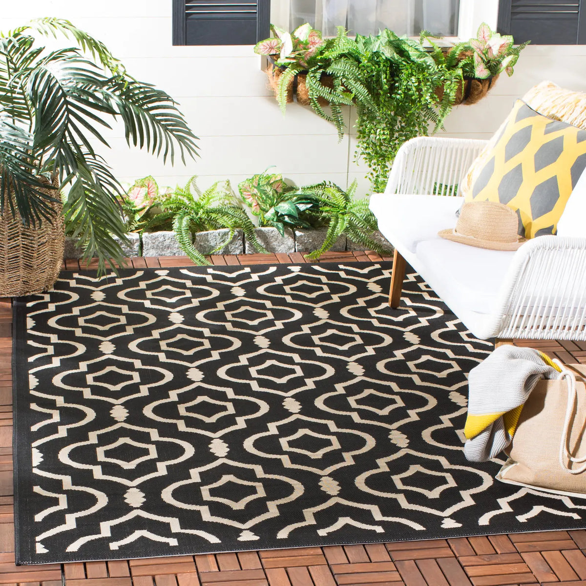 Safavieh Courtyard 4'-0" x 5'-7" Rug in Black / Beige