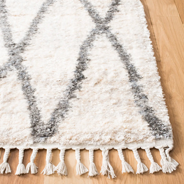 Safavieh Berber Fringe Shag 5'-3" x 7'-6" Rug in Creme / Black