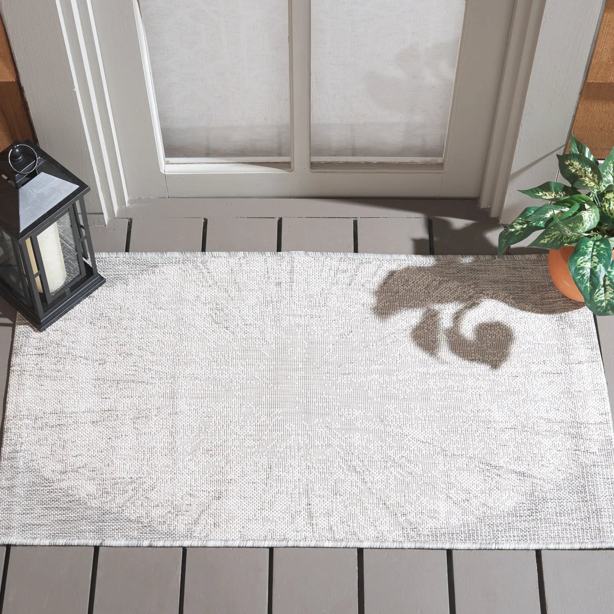 Safavieh Courtyard 2'-0" x 3'-7" Rug in Beige / Grey
