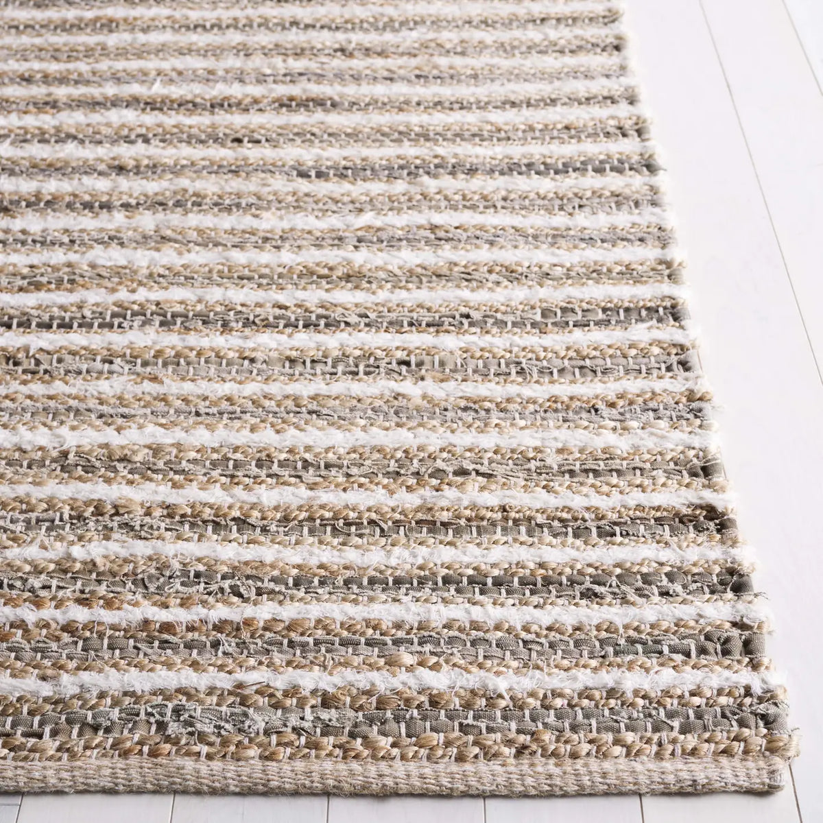 Safavieh Cape Cod 4'-0" x 6'-0" Rug in Natural / Green