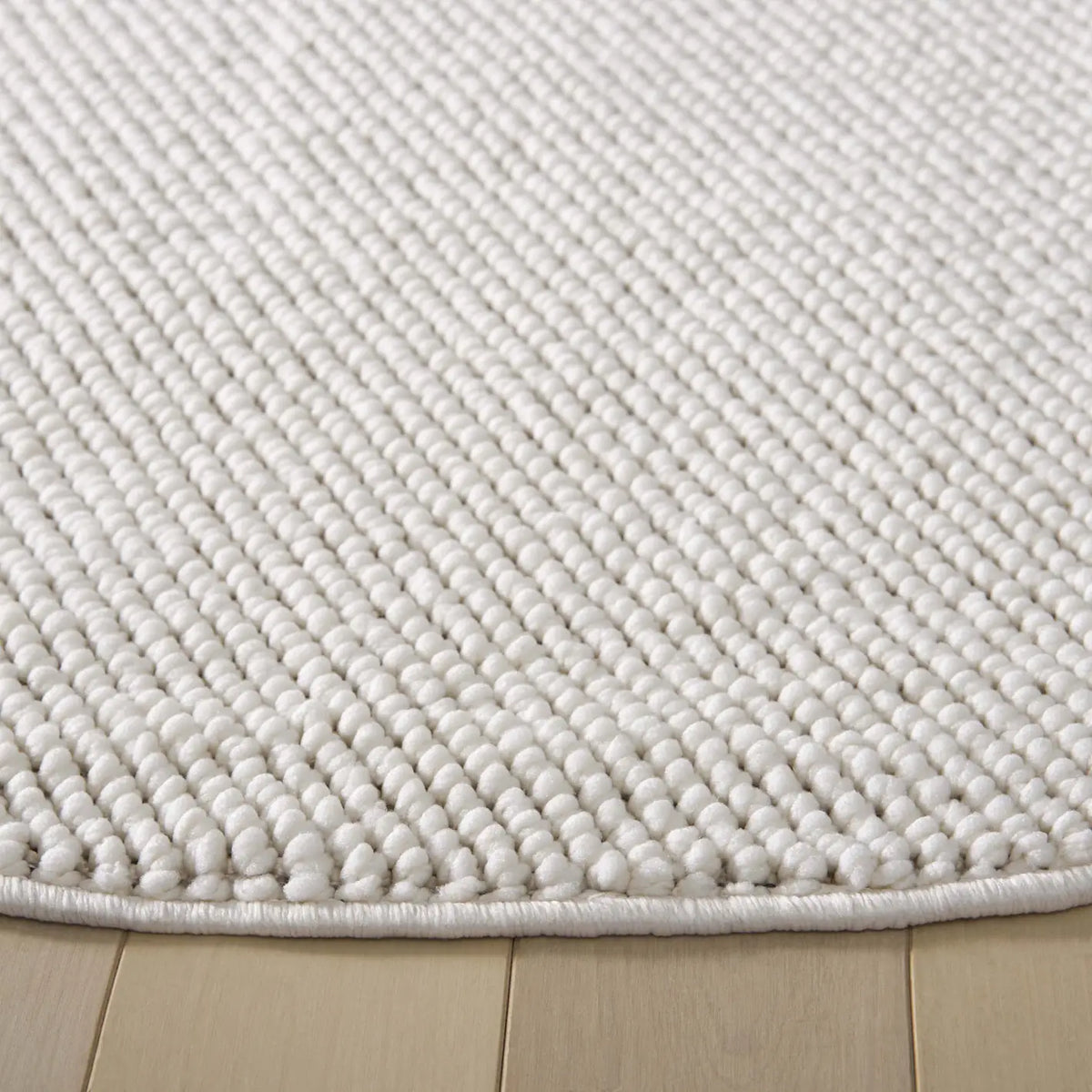 Safavieh Martha Stewart Azura 6'-7" x 6'-7" Rug in Ivory