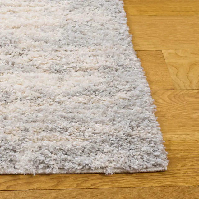 Safavieh Gemma Shag 5'-3" x 7'-6" Rug in Ivory / Beige Grey